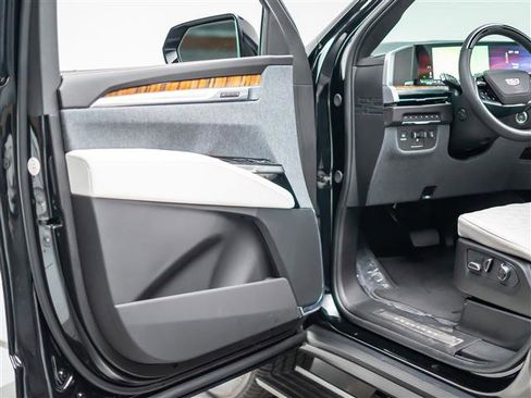 Used 2025 Cadillac Escalade Sport Platinum AWD/4WD image 27