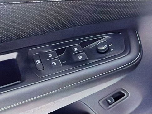 New 2026 Volkswagen Atlas Cross Sport SE AWD/4WD image 18