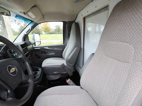 Used 2015 Chevrolet Express 3500 Extended image 6