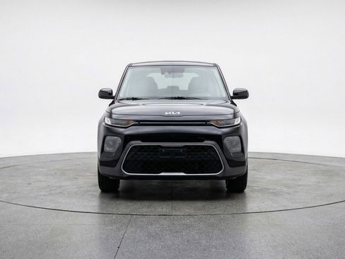 Used 2025 Kia Soul LX w/ LX Technology Package image 2