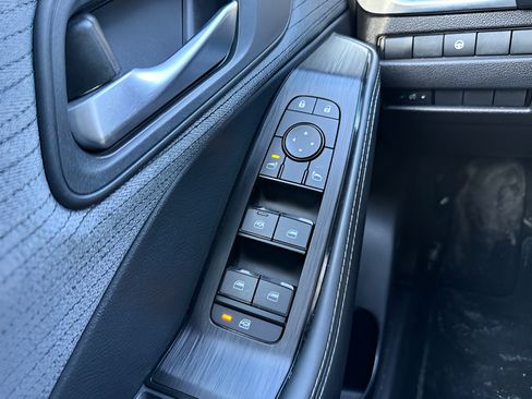 Used 2021 Nissan Rogue SV AWD/4WD image 17