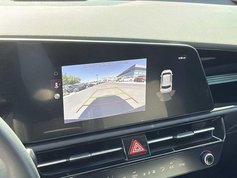 Used 2025 Kia Niro EX FWD image 18