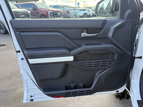 Used 2024 Toyota Tacoma TRD Off-Road AWD/4WD image 15