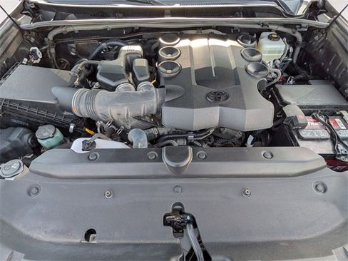 Used 2018 Toyota 4Runner TRD Off-Road Premium w/ Wilderness Package image 40