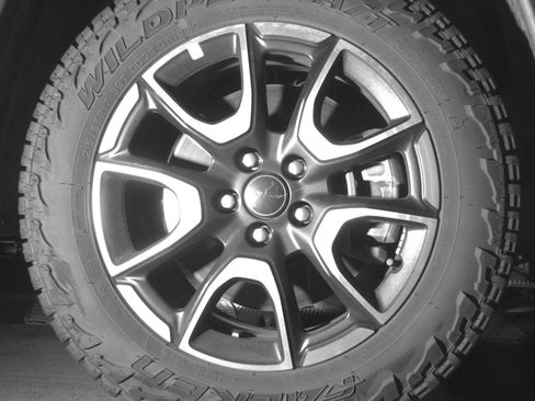 Used 2025 Jeep Compass Trailhawk AWD/4WD image 13