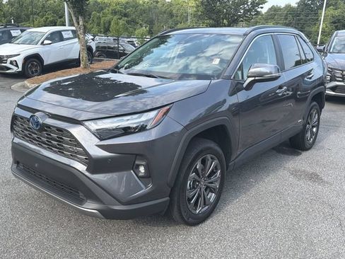 Used 2022 Toyota RAV4 Limited AWD/4WD image 3