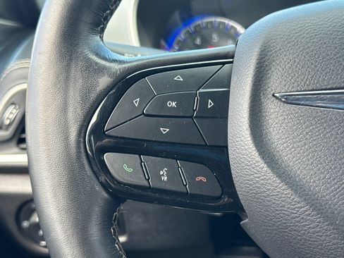Used 2021 Chrysler Pacifica Touring w/ S Appearance Package FWD image 32