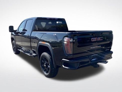 Used 2025 GMC Sierra 3500 AT4 w/ Technology Package AWD/4WD image 3