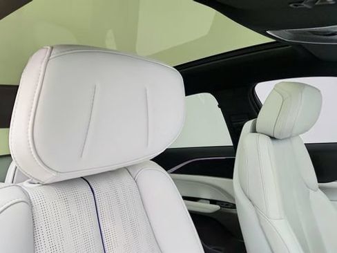 Used 2024 Cadillac Lyriq Luxury RWD image 38