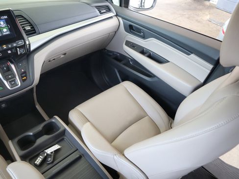 Used 2018 Honda Odyssey EX-L image 18