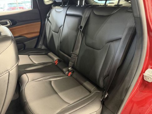 Certified 2025 Jeep Compass Limited w/ Elite Group AWD/4WD image 16