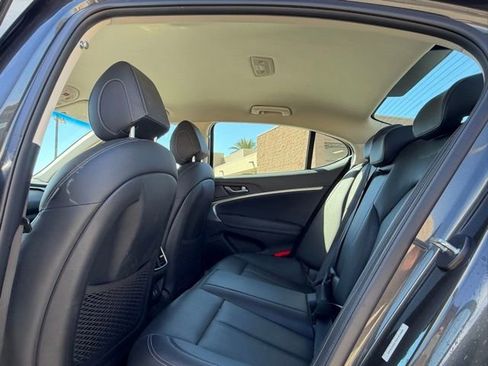 Used 2025 Genesis G70 2.5T image 12