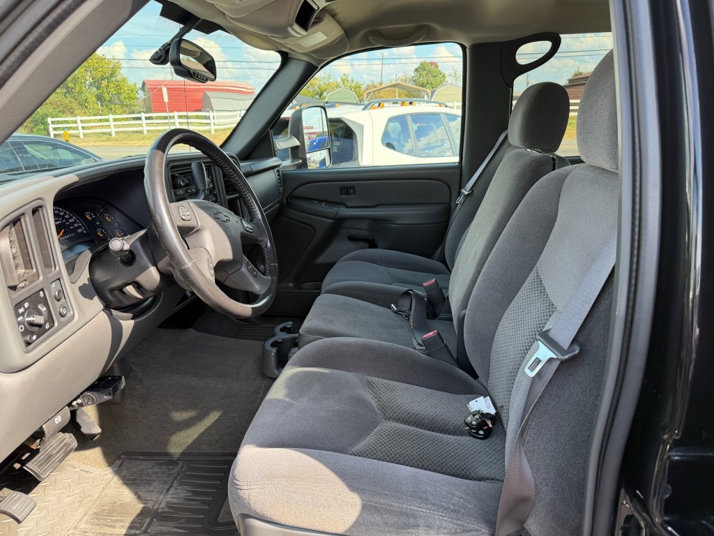 Used 2006 Chevrolet Silverado 2500 LT w/ Onstar Plus Package RWD image 9