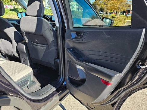 Used 2022 Ford Escape SE image 25