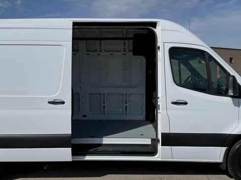 Used 2020 Mercedes-Benz Sprinter 2500 w/ Comfort Plus Package image 9