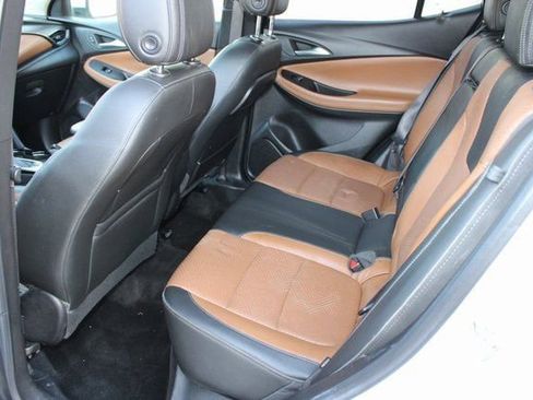 Used 2021 Buick Encore GX Essence image 5