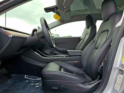 Used 2018 Tesla Model 3 Mid Range RWD image 11