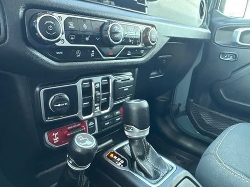 Used 2024 Jeep Wrangler Unlimited Sport AWD/4WD image 16