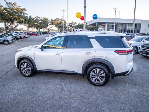 Used 2023 Nissan Pathfinder SL w/ Lighting Package (N92) image 20