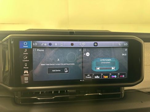 Used 2025 Jeep Wrangler Unlimited Sahara w/ Safety Group AWD/4WD image 31