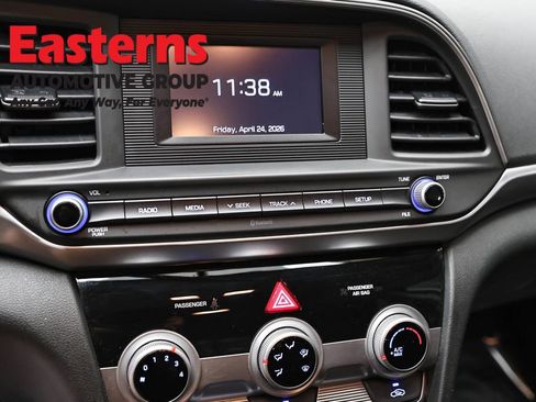 Used 2019 Hyundai Elantra SE w/ Cargo Package FWD image 19