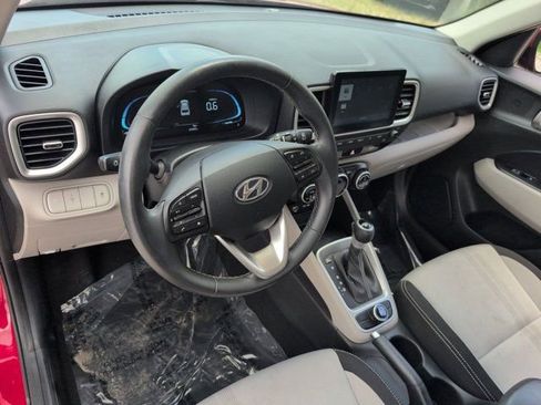 Used 2025 Hyundai Venue SEL FWD image 15