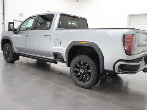 Used 2025 GMC Sierra 2500 AT4 w/ AT4 Premium Plus Package AWD/4WD image 6