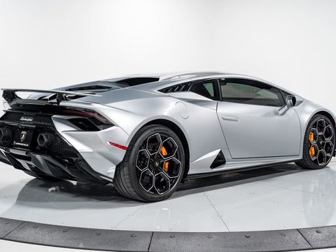 Used 2023 Lamborghini Huracan Tecnica RWD image 3