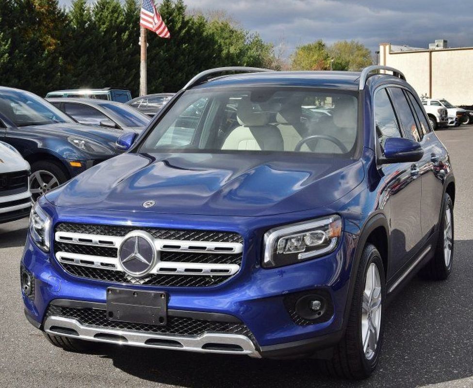 Used 2021 Mercedes-Benz GLB 250 4MATIC w/ Premium Package image 1