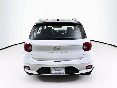 Used 2023 Hyundai Venue Limited image 6