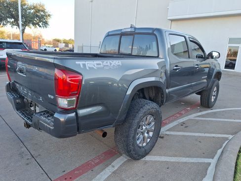 Used 2016 Toyota Tacoma TRD Sport w/ Towing Package image 6