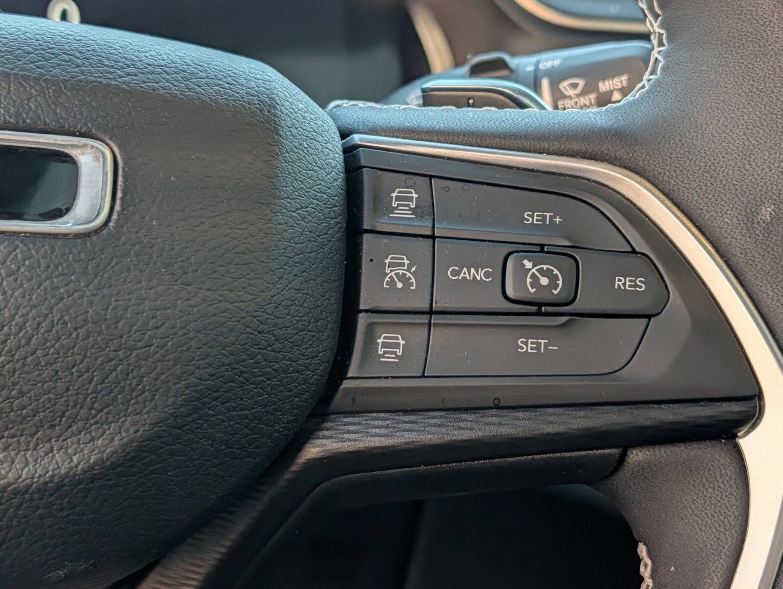 Used 2023 Jeep Grand Cherokee L Altitude AWD/4WD image 25