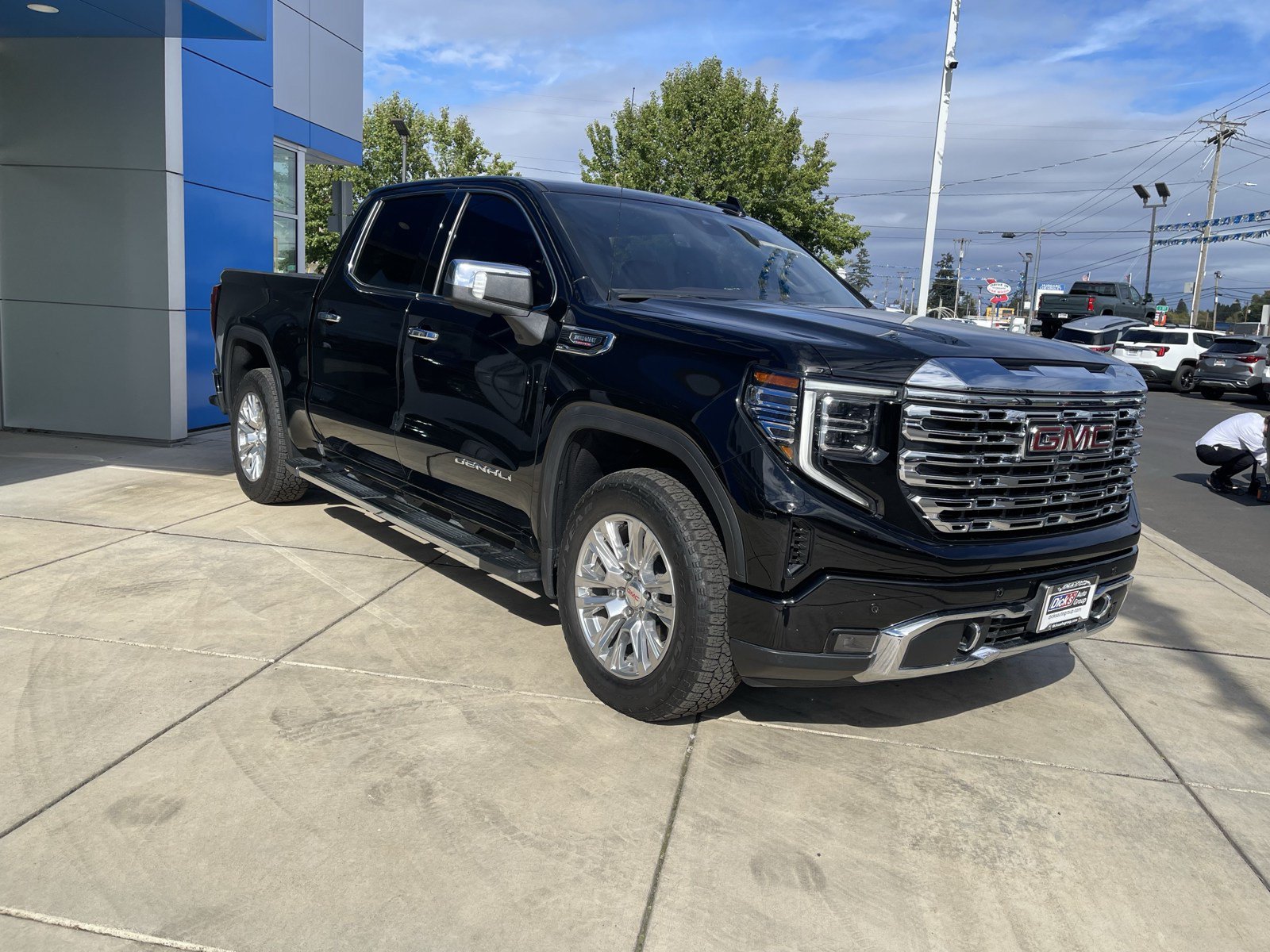 Used 2024 GMC Sierra 1500 Denali w/ Technology Package AWD/4WD image 7