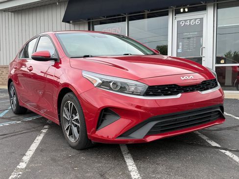 Used 2024 Kia Forte LXS w/ LXS Technology Package FWD image 7