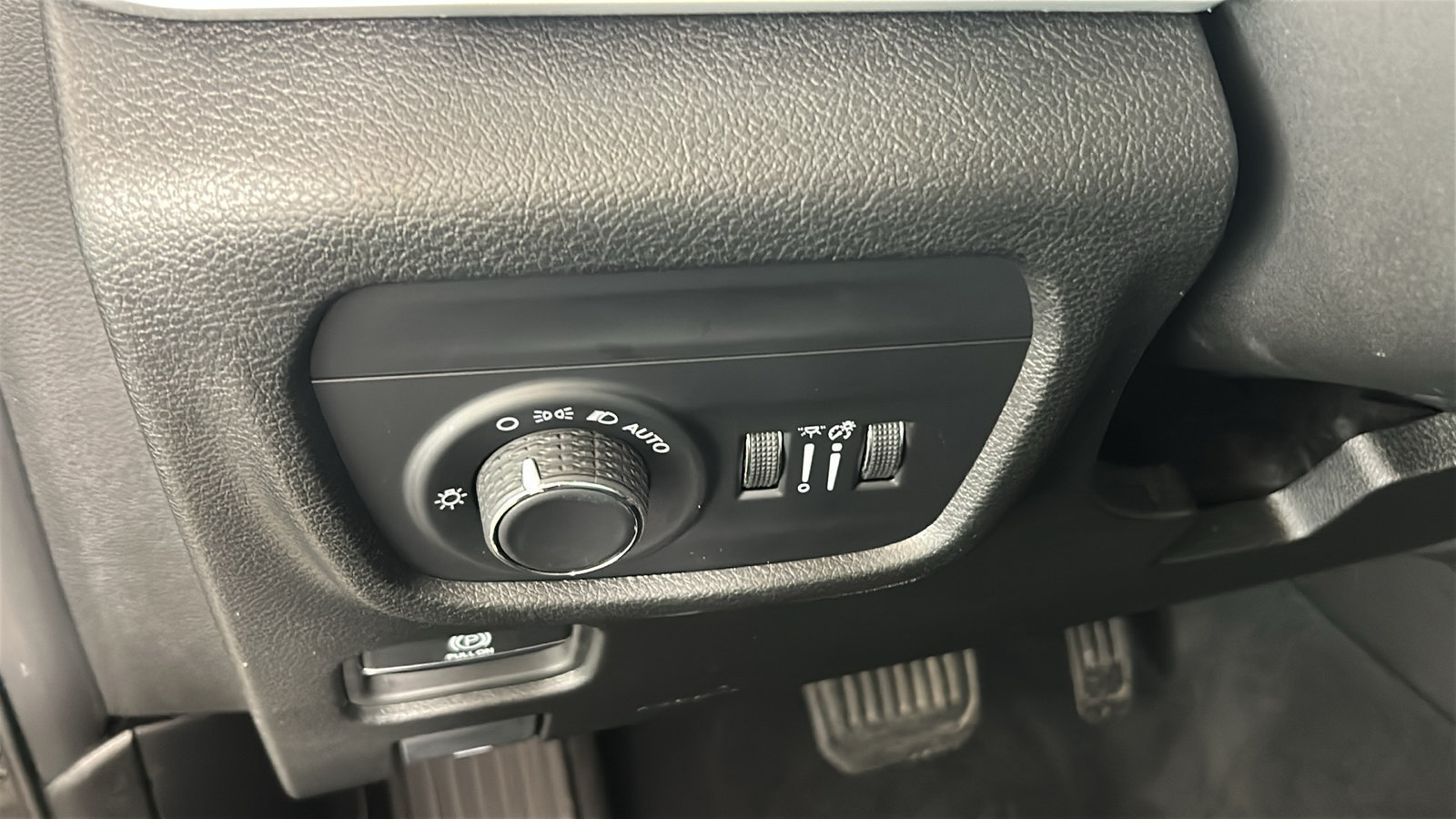 Used 2023 Jeep Grand Cherokee L Laredo AWD/4WD image 24