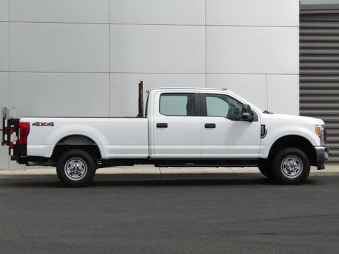 Used 2017 Ford F250 XL w/ Power Equipment Group AWD/4WD image 3