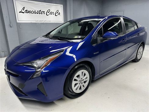 Used 2016 Toyota Prius Two image 1