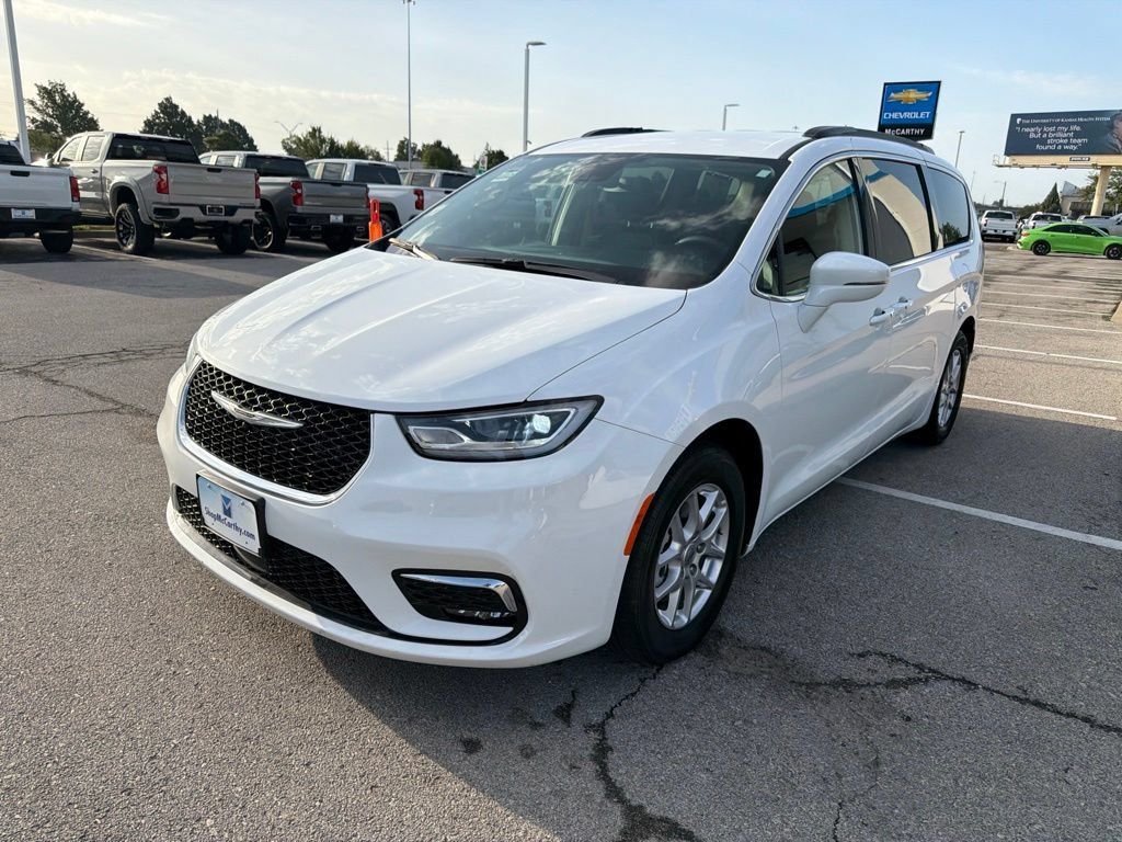 Used 2022 Chrysler Pacifica Touring-L FWD image 7