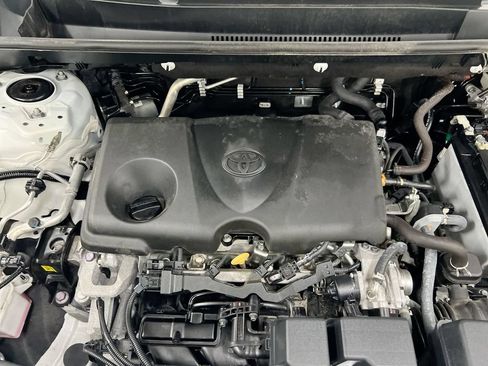 Used 2025 Toyota RAV4 XLE FWD image 25