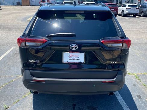 Used 2021 Toyota RAV4 XLE Premium FWD image 12