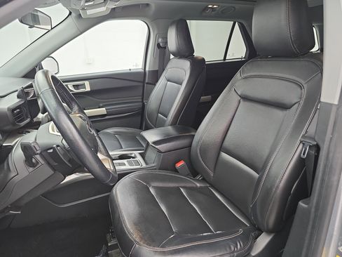 Used 2020 Ford Explorer XLT w/ Equipment Group 202A image 16