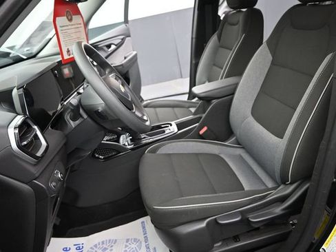 Used 2025 Chevrolet TrailBlazer LT image 39