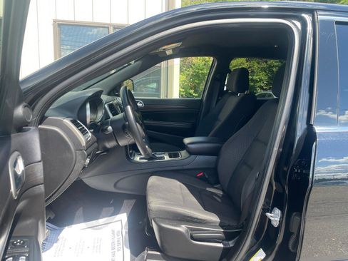 Used 2018 Jeep Grand Cherokee Laredo image 11