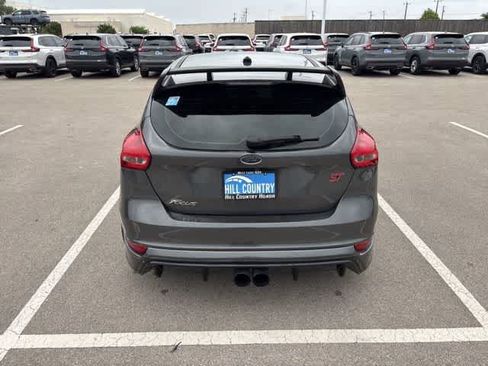 Used 2017 Ford Focus ST image 4