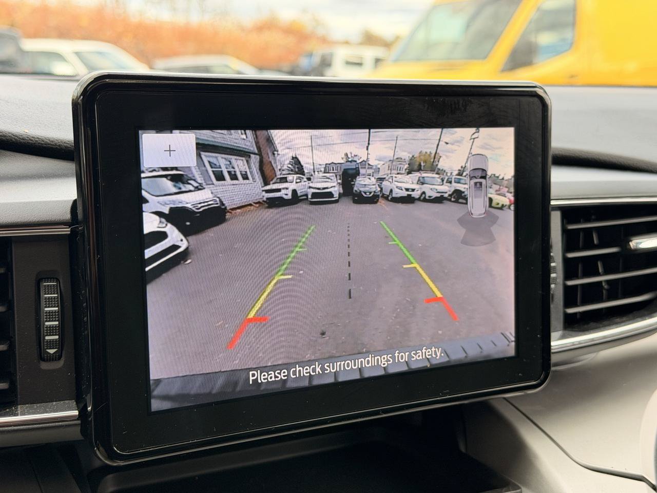 Used 2022 Ford Explorer XLT w/ Equipment Group 202A AWD/4WD image 33