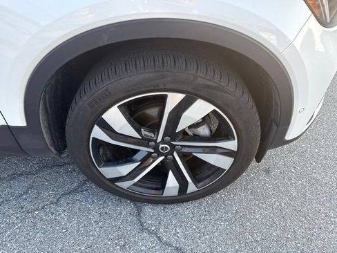 Used 2024 Volvo XC40 B5 Plus w/ Protection Package Premier AWD/4WD image 3
