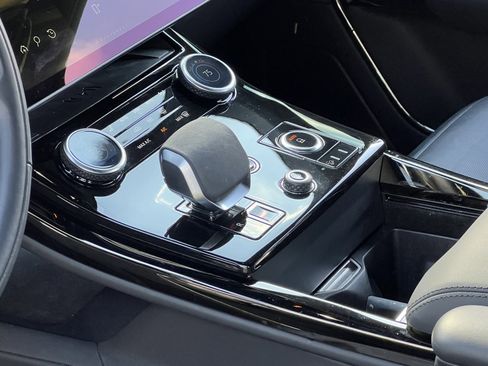 Used 2023 Land Rover Range Rover Sport SE image 25