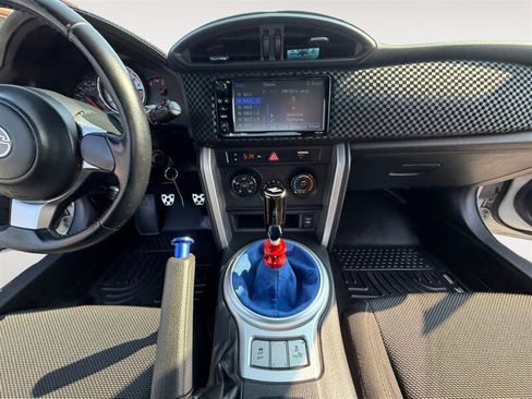 Used 2017 Toyota 86 RWD image 12