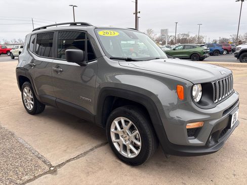 Used 2022 Jeep Renegade Latitude w/ Convenience Group image 7
