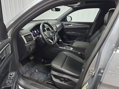 Used 2020 Volkswagen Atlas Cross Sport SEL image 26